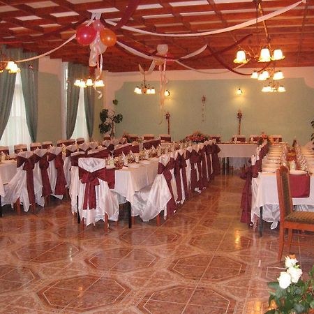 Mater Salvatoris House Hotel Godollo Exterior photo